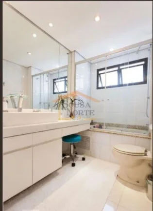 Imagem Apartamento com 150m², um apartamento por andar. Dispõe de 4 dormitórios, sendo 3 suítes com arm...