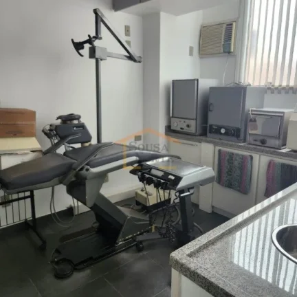 Imagem Sala comercial com 94 mÂ², conta com recepÃ§Ã£o, sala de espera, 1 banheiro e Ã¡rea de serviÃ§o. 
NÃ...