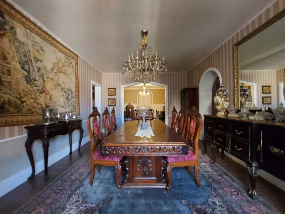 Imagem Casarão histórico estilo castelo, luxo e Requinte
