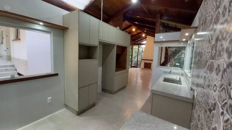 Imagem Vendo esta maravilhosa casa em Condomínio fechado. Nova Friburgo.