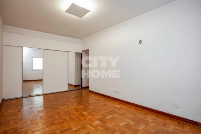 Imagem Lindo apartamento com 240m2, 3 dormitórios ( 1 suíte ) e 2 vagas na garagem. Apartamento impecáve...