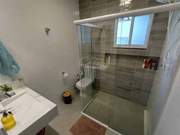 Imagem Espaçosa Casa Geminada no Mirim Praia Grande – 2 Quartos e Piscina