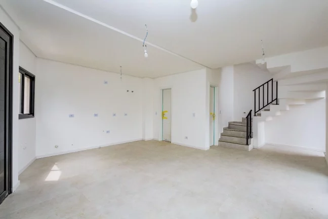 Imagem Sobrado com 3 Suítes, 2 vagas, churrasqueira à venda, 190 m² por R$ 1.304.680 - Vista Alegre - Curitiba/PR