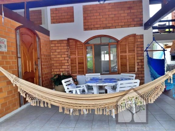 Imagem Casa na quadra da praia de Canasvieiras