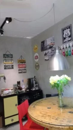 Imagem Apartamento lindo com acabamento diferenciado, contendo 2 quartos com armários, banheiro social com...