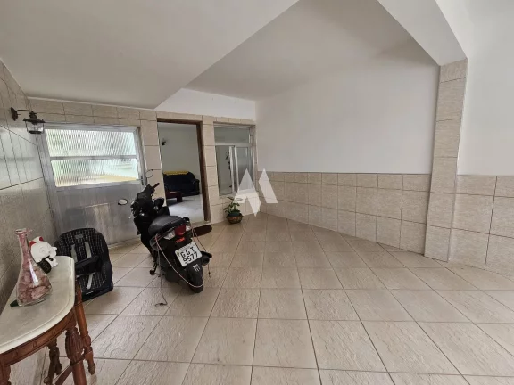 Imagem Casa Térrea no Embaré ao lado do shopping, 03 quartos e 02 vagas de garagem!
