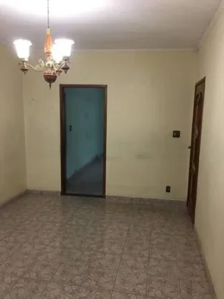 Imagem Casa Antiga com Terreno de 300 m² área 277 m² Construída Ótima Construtor