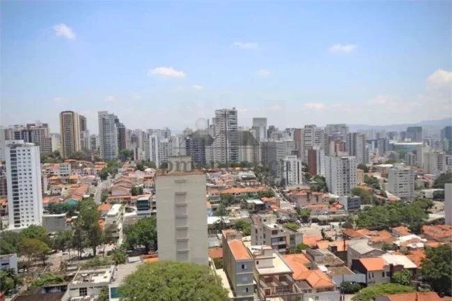 Imagem Beleza e encanto desse apartamento com 170 m² invadem os espaços permeados por tonalidades neutras...