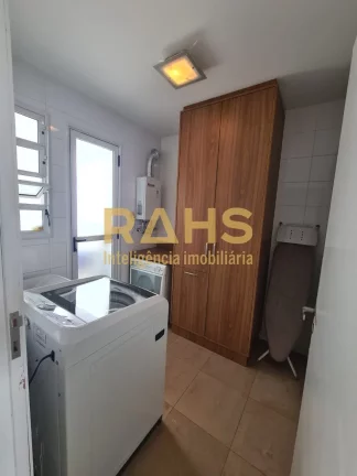 Imagem Apartamento em região Privilegiada, com sacada e vista livre para cidade. Possui 138m² de área pr...