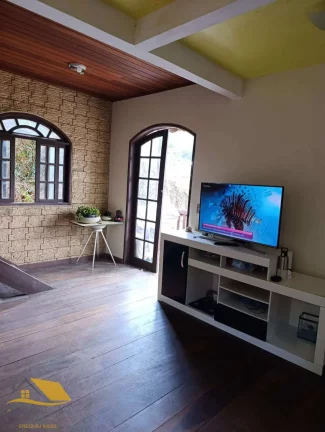 Imagem Vendo Casa em Varginha com Terreno 470 mts² e 125 mts² de Edificação