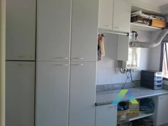 Imagem Lindo apartamento com localização mprivilegiada a poucos minutos do Shopping ABC com 3 dormitórios,2 vagas excelente oportunidade!
