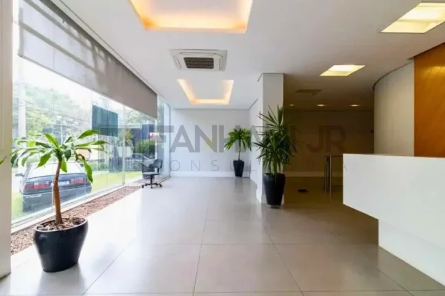 Imagem Excelente oportunidade de locação de casa comercial no Jardim América, São Paulo-SP: 5 salas, 8 banheiros, 1000m² de área!