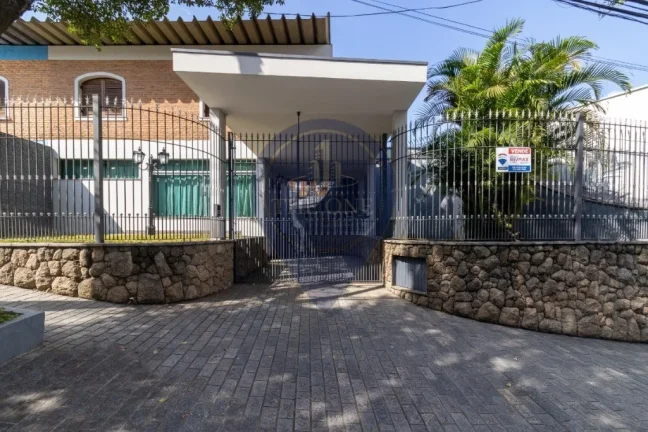 Imagem Casa à venda em São Paulo-SP, Alto de Pinheiros: 3 quartos, 1 suíte, 2 salas, 4 banheiros, 2 vagas, 162m². Confira!