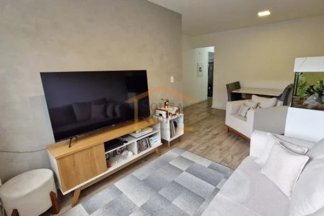 Imagem Apartamento reformado com 67 m² de área útil, composto por 3 dormitórios, sendo um espaço para ...