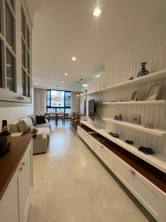 Imagem Apartamento a 250m do mar com 2 dormitórios sendo 2 suítes e 2 vagas de garagem em Bombinhas/SC