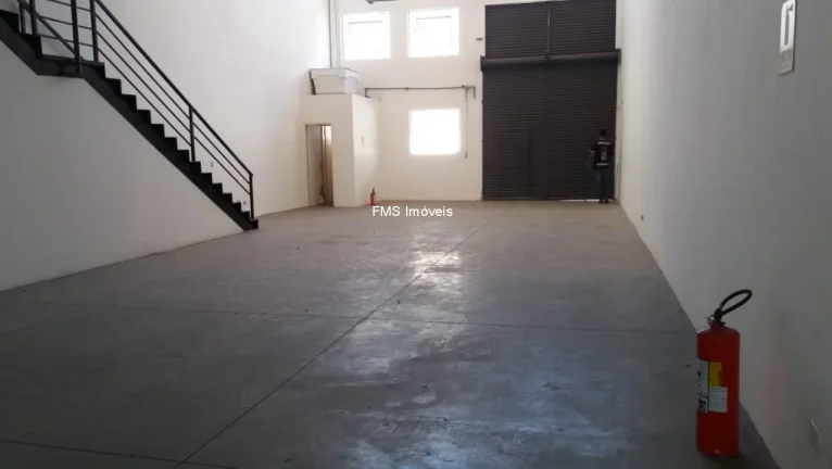 Imagem Galpão com 950m2 em Alphaville Industrial - Barueri
