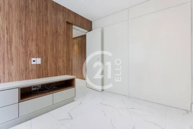 Imagem Apartamento com 3 suítes totalmente reformado na melhor rua do Campo Belo