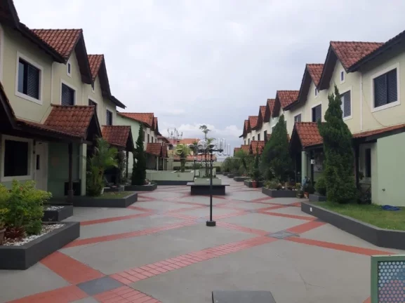 Imagem Casa em condomínio com 85 M², com 2 quartos sendo 1 suíte, copa cozinha com balcão tipo american...