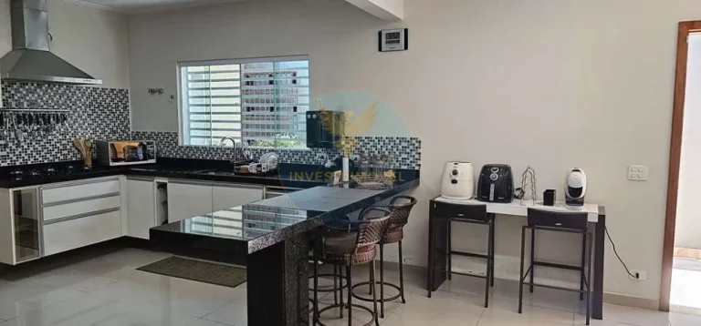 Imagem Casa em Condomínio a Venda no bairro Granja Viana - Carapicuíba, SP