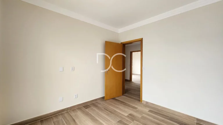 Imagem Condomínio Terras de São Francisco - Venda Sobrado AC 168 m² | AT 194,62 m² | 3 Dorm | 1 Suíte | 3 Ban | 2 Vagas