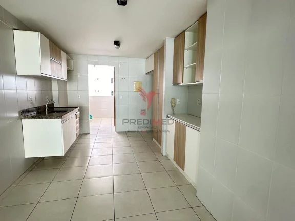 Imagem Vende-se apartamento no bairro de Tambaú, andar alto, super ventilado