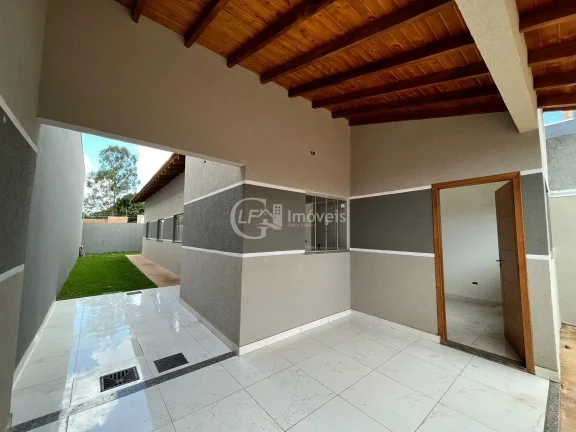 Imagem Ampla casa nova - 1 suíte e 2 quartos