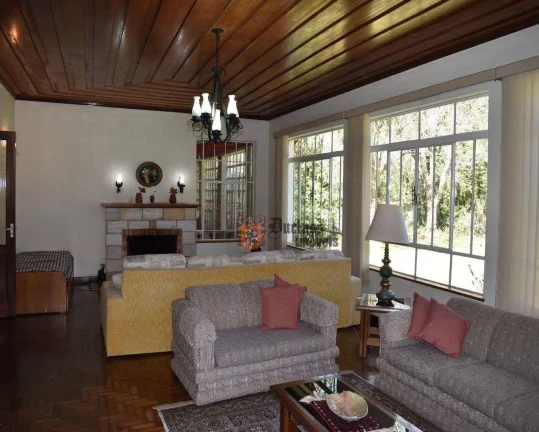 Imagem Casa com 3 dormitórios à venda, 270 m² por R$ 1.200.000 - Vila Abernéssia - Campos do Jordão/SP