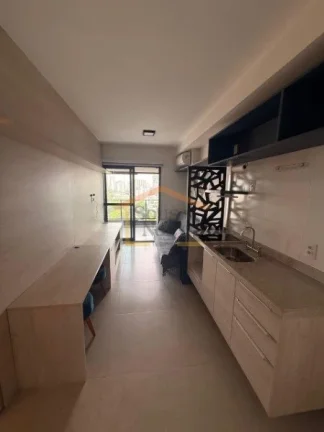 Imagem Apartamento 1 dormitório, banheiro, bem conservado e equipado com móveis planejados, sacada com fe...