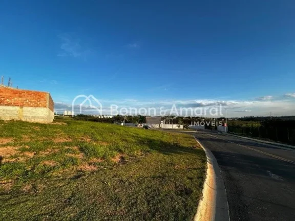 Imagem Excelente terreno de esquina com 605 m², em leve aclive, oferecendo uma metragem diferenciada e uma...