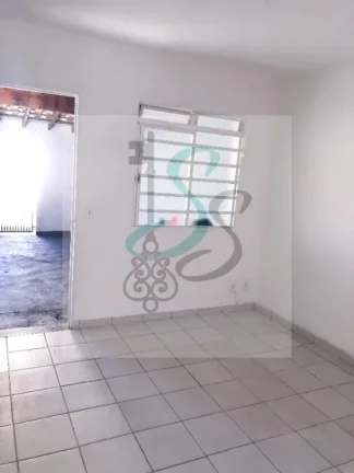Imagem Venda de Sobrado no Residencial Cosmos, Campinas. Sobrado recém reformado com 2 dormitórios no piso superior, sala, cozinha, lavanderia, banheiro, la
