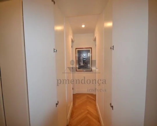 Imagem Living para 03 ambientes com terraÃ§o, lareira, lavabo, 04 dormitÃ³rios sendo 04 suites, piso com tÃ...