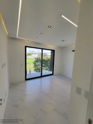 Imagem Casa de alto padrão em condomínio à venda em Camaçari-BA, 4 quartos, 4 suítes, 3 salas, 1 banheiro, 4 vagas, 267m².