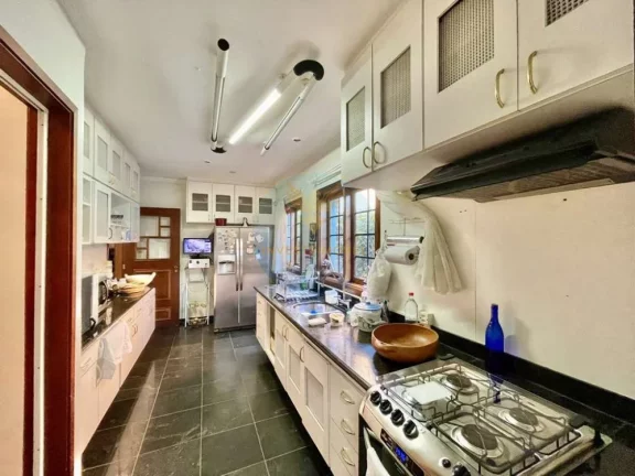 Imagem Casa em Condomínio a Venda no bairro Granja Viana - Carapicuíba, SP