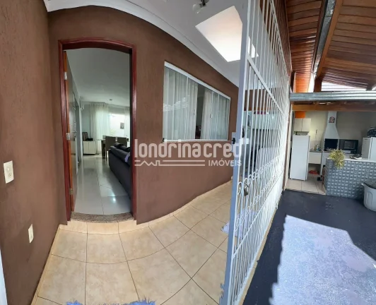 Imagem Casa em Londrina com duas residências independentes, energia solar, área gourmet com churrasqueira e localização excelente — ideal para morar e investir!
