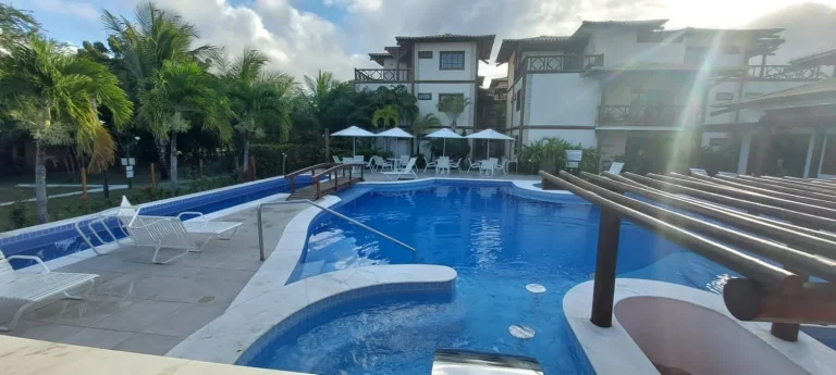 Imagem Apartamento garden com 2 dormitórios, poucos metros da vila de Praia do Forte