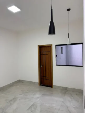 Imagem Casa para Venda em Senador Canedo, Residencial Flor do Ipê I, 2 dormitórios, 1 suíte, 2 banheiros, 2 vagas