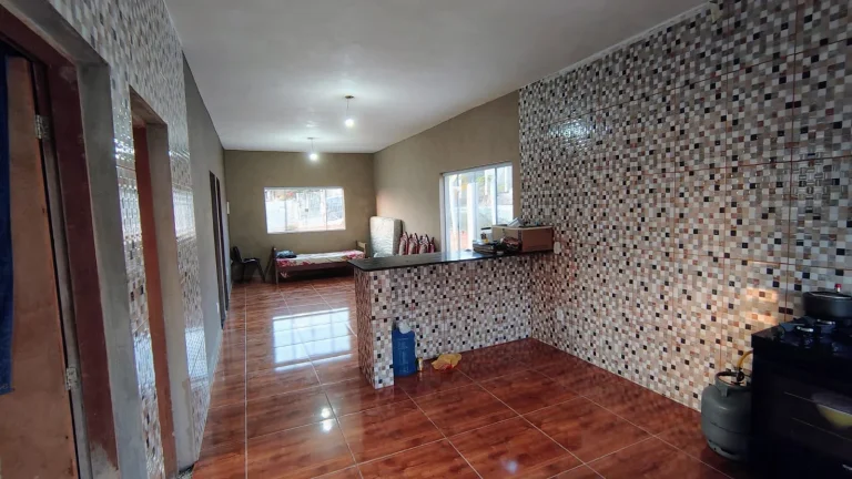 Imagem Imóvel para Venda em Araçoiaba da Serra-SP: Casa com 3 Quartos, 2 Salas, 1 Banheiro, 3 Vagas de Garagem, 1.080,00m² de Área no Bairro Cercado.