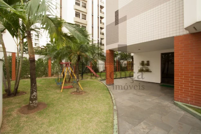 Imagem Apartamento no Alto da Lapa com 209m² pronto para morar, 3 suítes e 3 vagas.