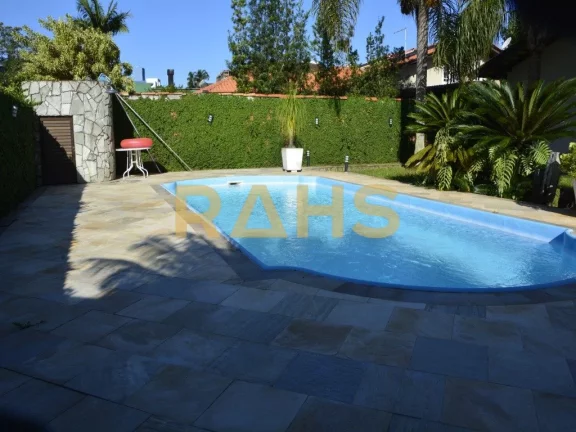 Imagem Descubra a vida luxuosa em um condomínio fechado com este incrível imóvel de 2 andares com 3 quar...