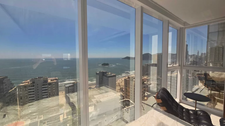 Imagem Apartamento vista mar com 4 suítes e 4 vagas de garagem em Balneário Camboriú/SC