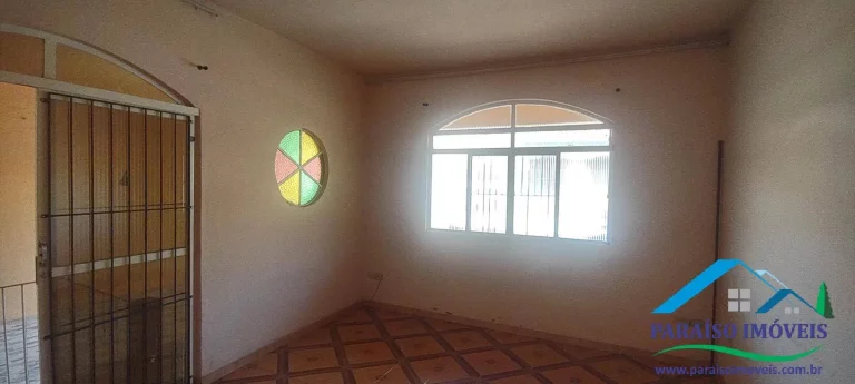 Imagem More no Centro de Paraisópolis - Casa com 3 dormitórios