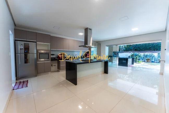 Imagem Casa com 3 suítes + escritório e 2 vagas