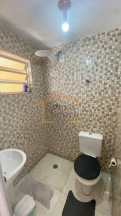 Imagem Sobrado com 4 dormitórios, sendo 3 suítes, uma delas com varanda e duas externas. Conta com banhei...