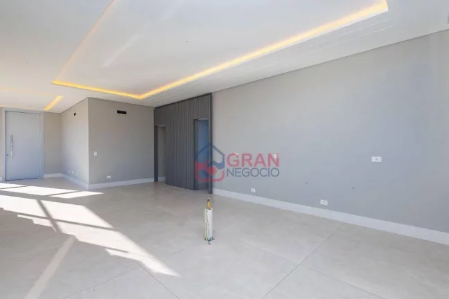 Imagem Casa alto padrão a venda próximo ao parque Tingui