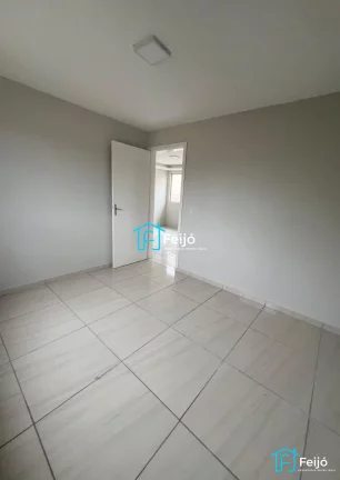 Imagem Apartamento 2 dormitórios reformado com, box fixo na Restinga