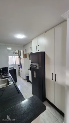 Imagem Apartamento com 3 dormitorios, uma vaga e sacada.