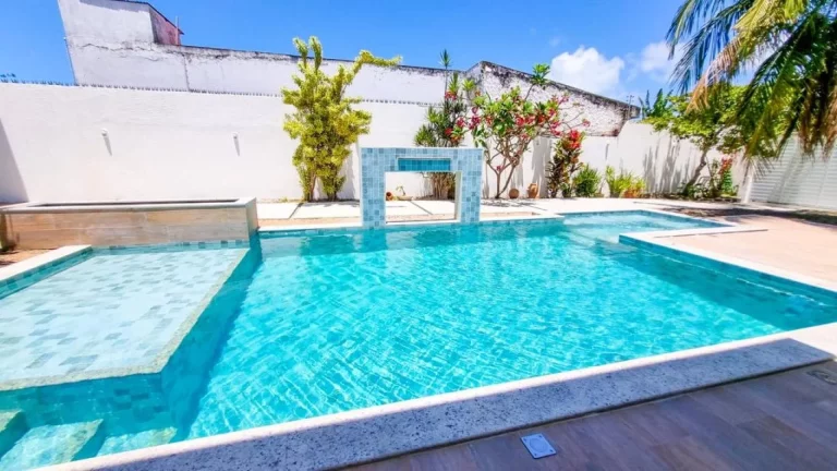 Imagem Casa de Rua no Robalo: 5 Suítes, Piscina e Salão de Festas à Venda