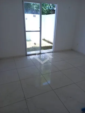 Imagem Casa na pedra de guaratiba com sala e 2 quartos, quintal e garagem