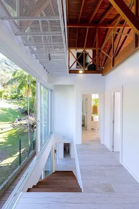 Imagem Casa com 3 dormitórios sendo 2 suítes com jardim e piscina Praia de Taquaras, Balneário Camboriú SC