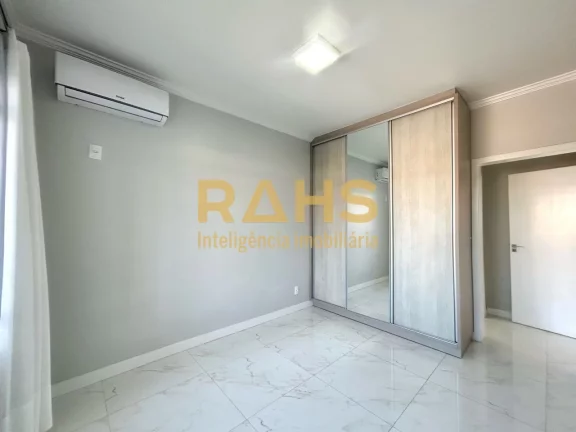 Imagem Excelente residência com 5 quartos, sendo 4 suítes, em condomínio fechado localizado no bairro Gl...